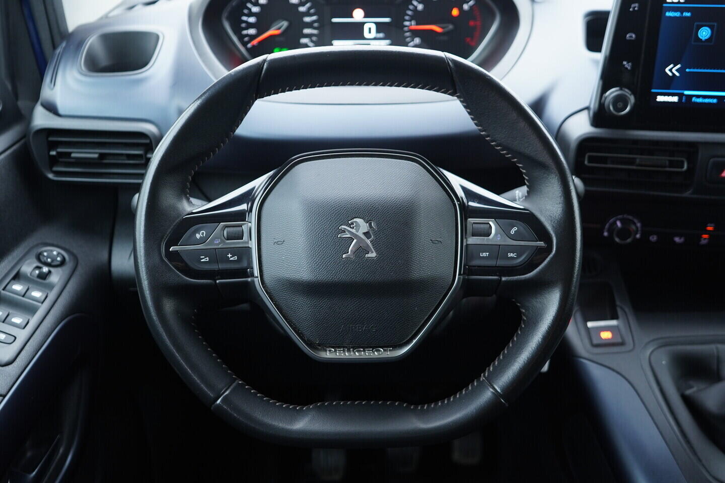 OV190V11275_26.webp_RIFTER  1.5 BlueHDi 96 kW manuál, DPH