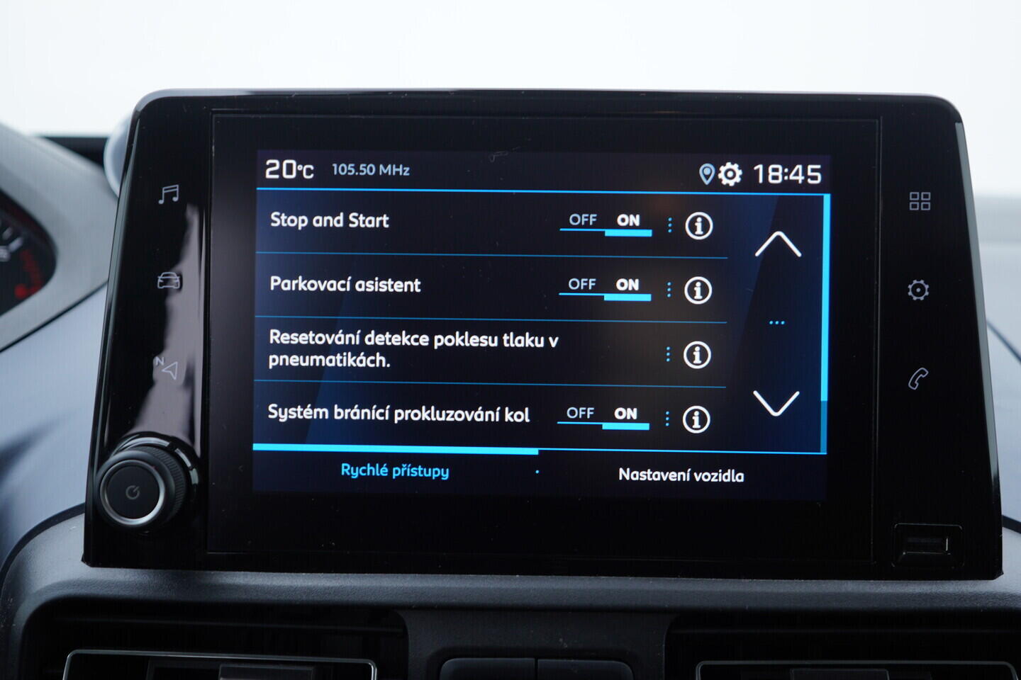 OV190V11275_28.webp_RIFTER  1.5 BlueHDi 96 kW manuál, DPH