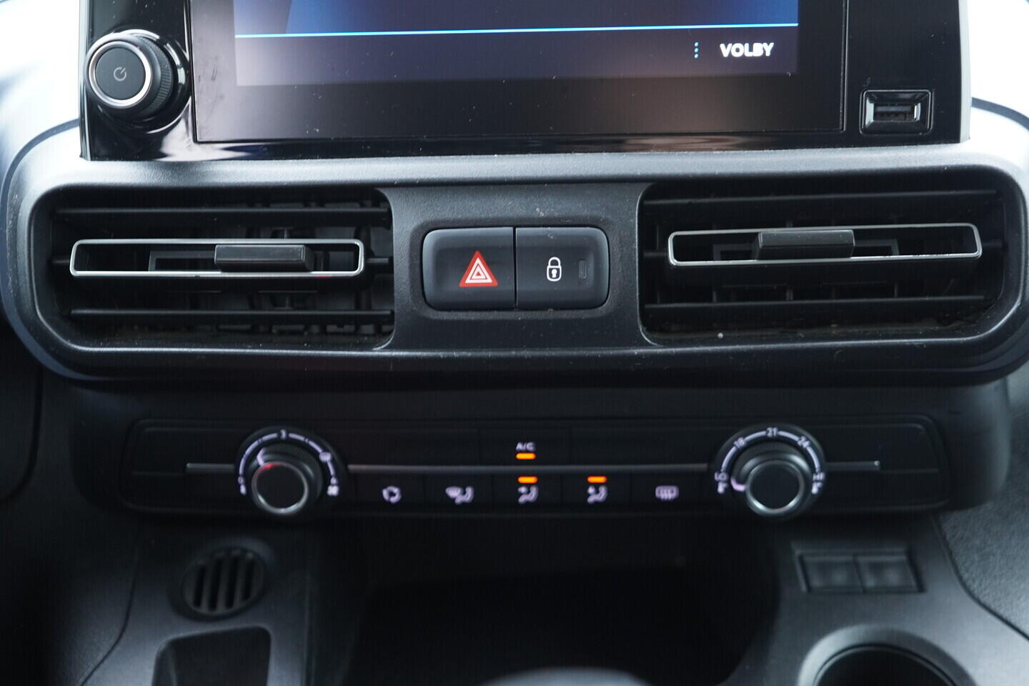 OV190V11275_30.webp_RIFTER  1.5 BlueHDi 96 kW manuál, DPH