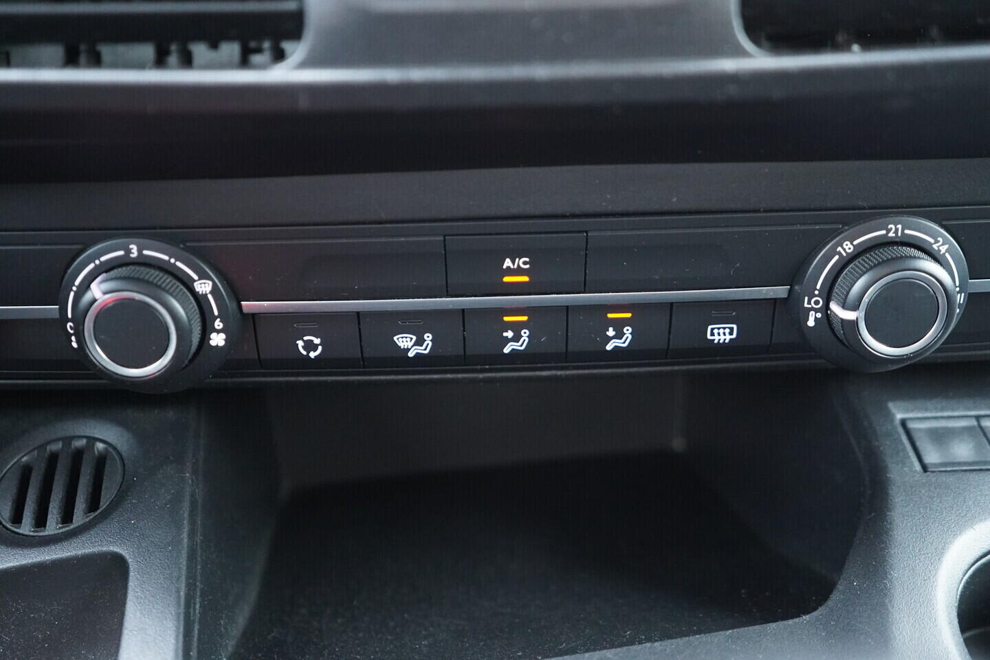 OV190V11275_31.webp_RIFTER  1.5 BlueHDi 96 kW manuál, DPH