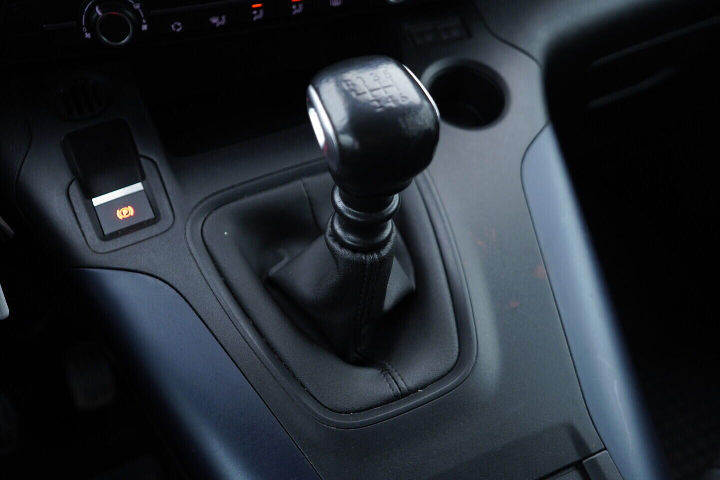 OV190V11275_32.webp_RIFTER  1.5 BlueHDi 96 kW manuál, DPH