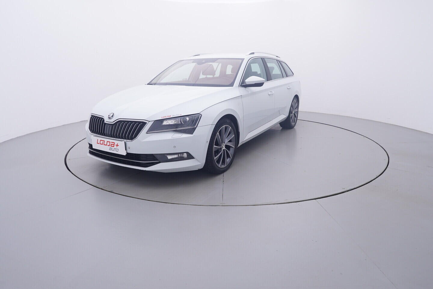 OV190V11276_10.webp_SUPERB  2.0 TDI 140 kW automat