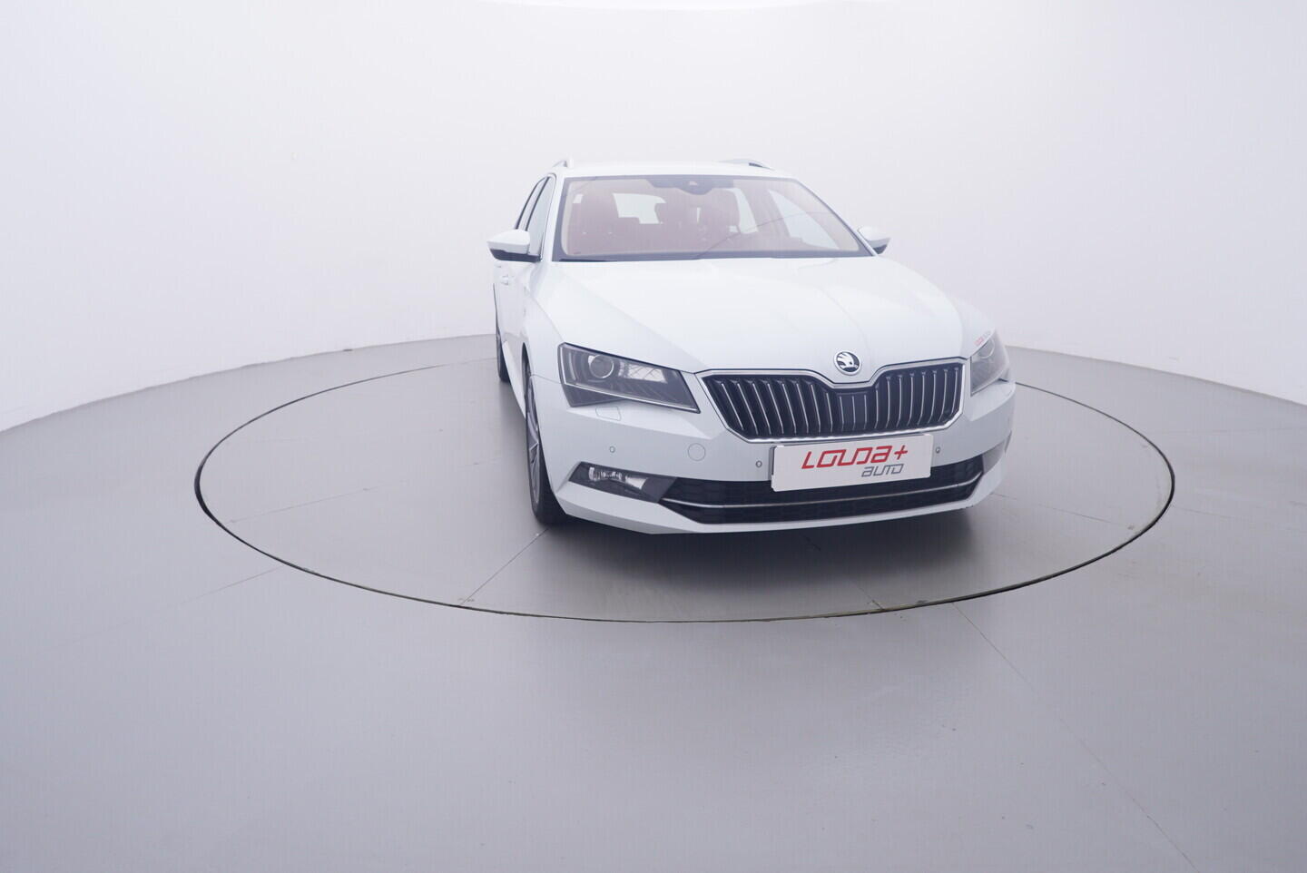 OV190V11276_17.webp_SUPERB  2.0 TDI 140 kW automat