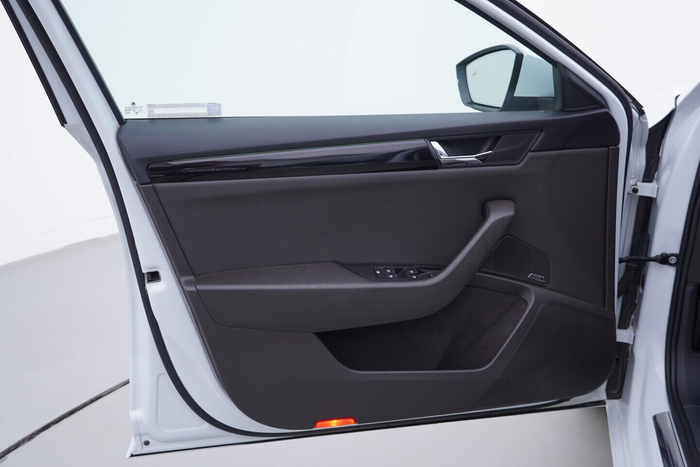 OV190V11276_19.webp_SUPERB  2.0 TDI 140 kW automat