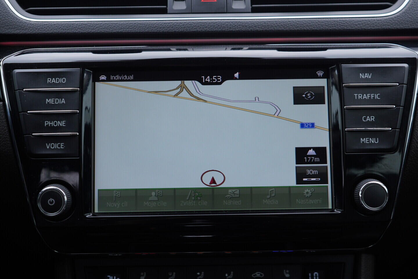 OV190V11276_35.webp_SUPERB  2.0 TDI 140 kW automat