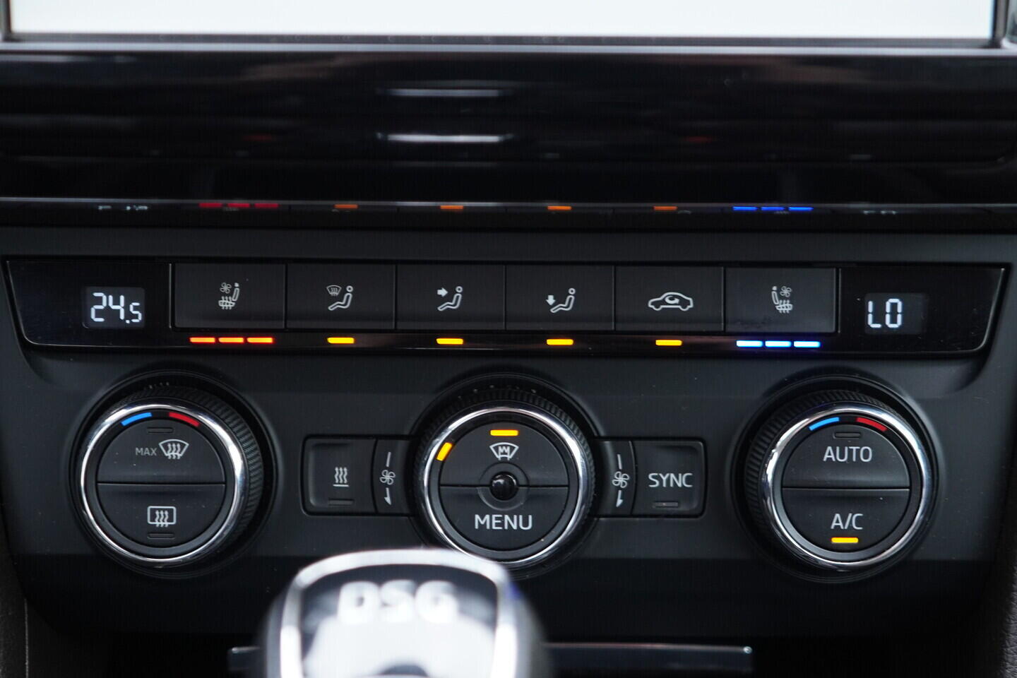 OV190V11276_36.webp_SUPERB  2.0 TDI 140 kW automat