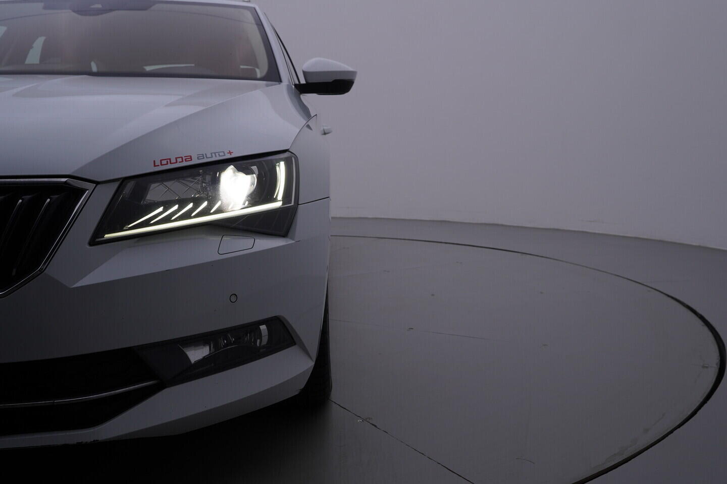 OV190V11276_51.webp_SUPERB  2.0 TDI 140 kW automat
