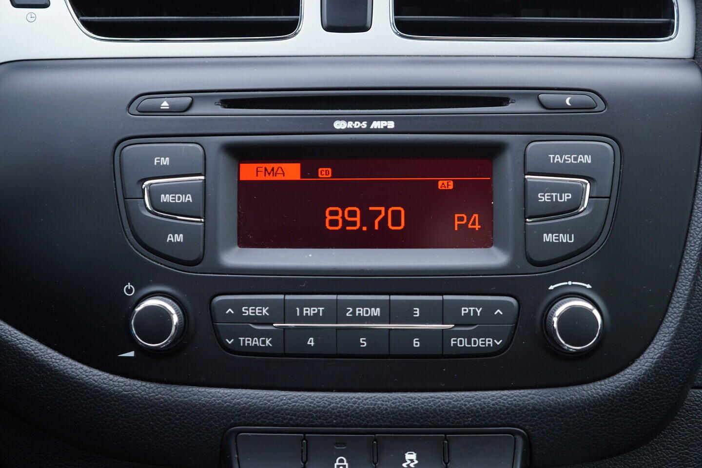 OV190V11283_29.webp_CEED Comfort 1.4 GDI 73 kW manuál