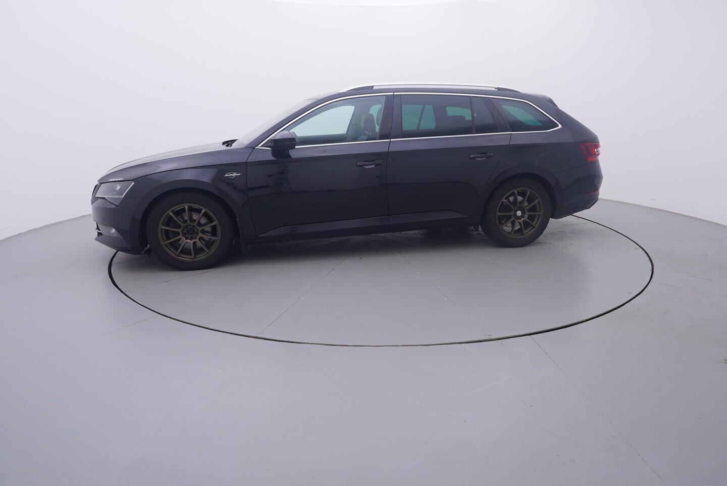 OV190V11285_11.webp_SUPERB Classic 2.0 TDI 140 kW automat