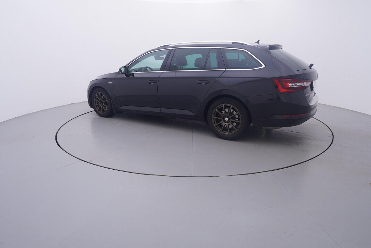 OV190V11285_12.webp_SUPERB Classic 2.0 TDI 140 kW automat