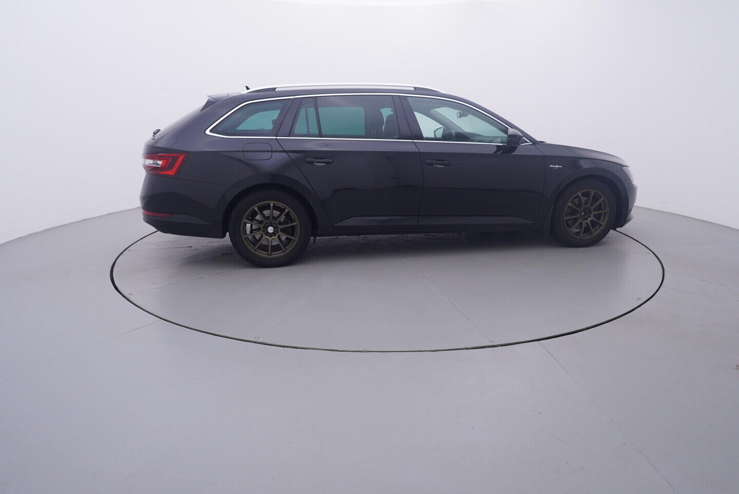 OV190V11285_15.webp_SUPERB Classic 2.0 TDI 140 kW automat