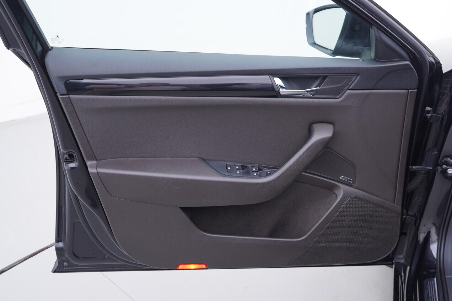 OV190V11285_19.webp_SUPERB Classic 2.0 TDI 140 kW automat