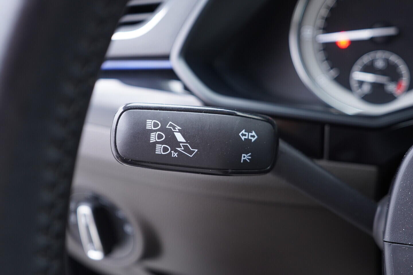 OV190V11285_27.webp_SUPERB Classic 2.0 TDI 140 kW automat