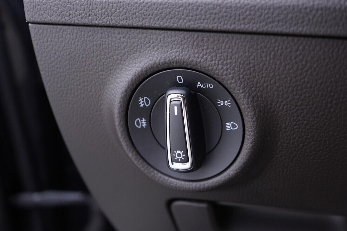 OV190V11285_30.webp_SUPERB Classic 2.0 TDI 140 kW automat