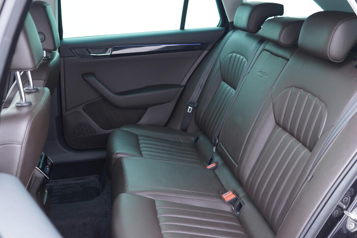 OV190V11285_46.webp_SUPERB Classic 2.0 TDI 140 kW automat