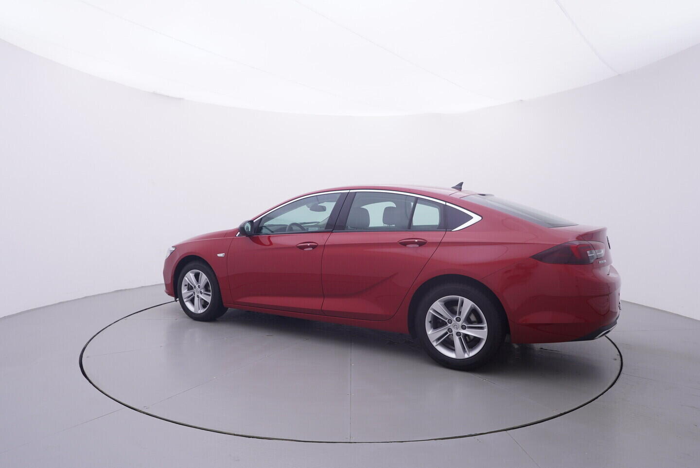 OV190V11286_12.webp_INSIGNIA Grand Sport 2.0  128 kW manuál, DPH