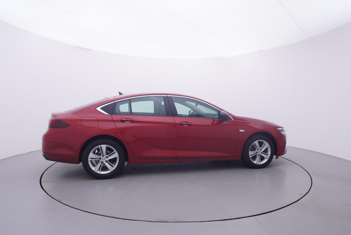 OV190V11286_15.webp_INSIGNIA Grand Sport 2.0  128 kW manuál, DPH
