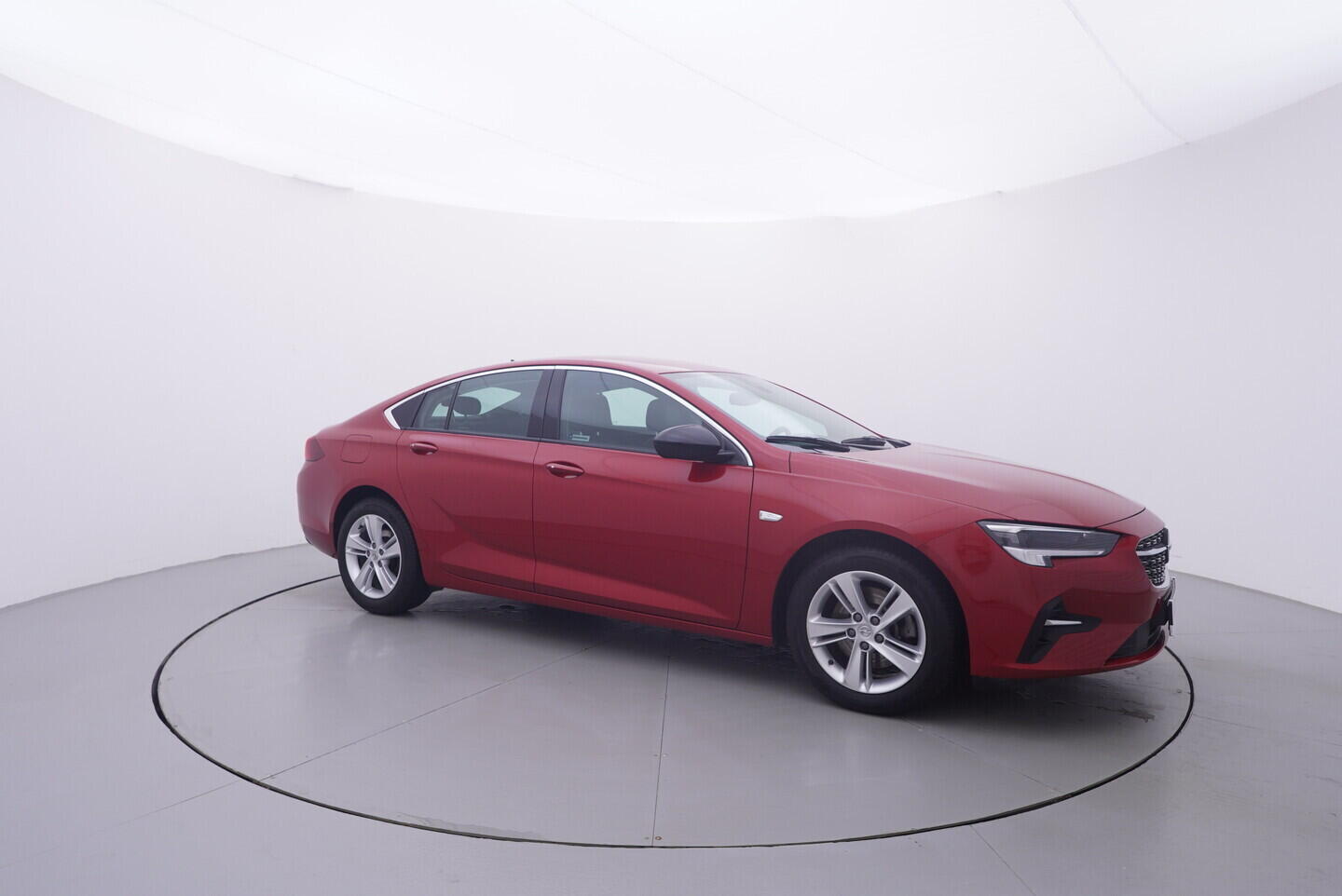 OV190V11286_16.webp_INSIGNIA Grand Sport 2.0  128 kW manuál, DPH