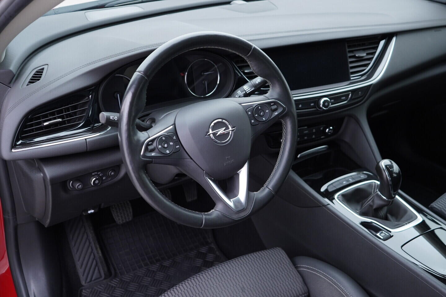 OV190V11286_22.webp_INSIGNIA Grand Sport 2.0  128 kW manuál, DPH