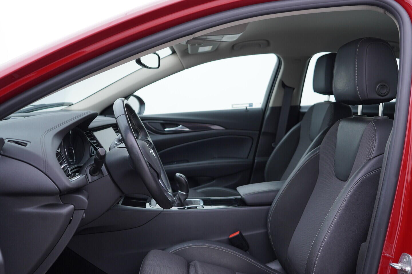 OV190V11286_23.webp_INSIGNIA Grand Sport 2.0  128 kW manuál, DPH