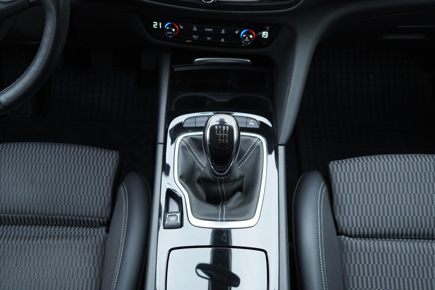 OV190V11286_35.webp_INSIGNIA Grand Sport 2.0  128 kW manuál, DPH
