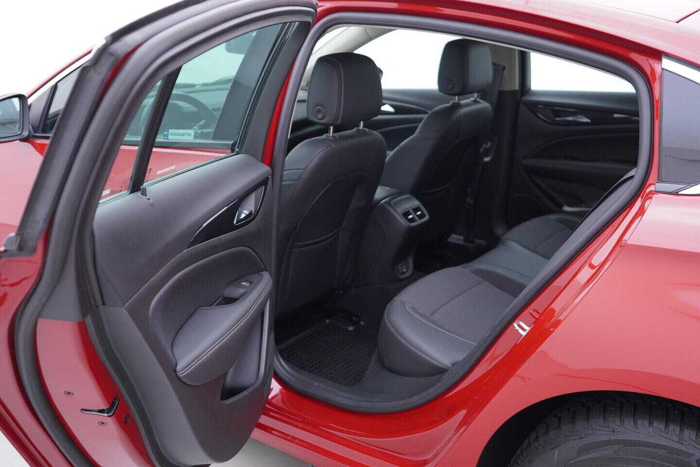 OV190V11286_36.webp_INSIGNIA Grand Sport 2.0  128 kW manuál, DPH
