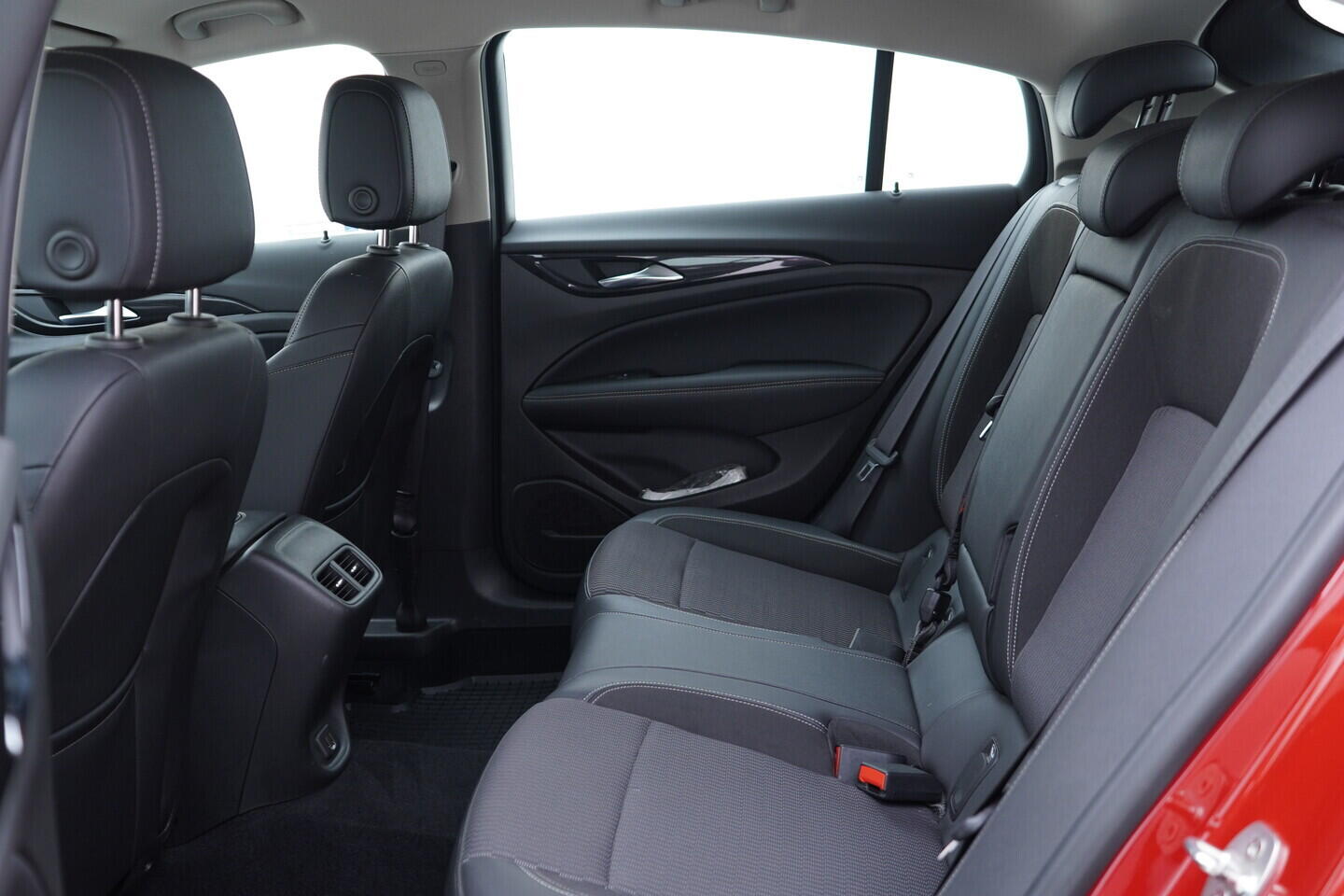 OV190V11286_38.webp_INSIGNIA Grand Sport 2.0  128 kW manuál, DPH