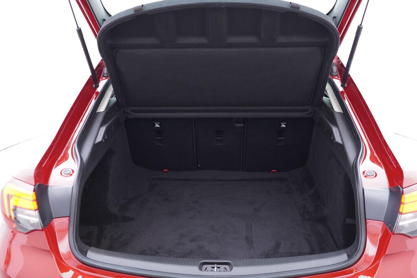 OV190V11286_39.webp_INSIGNIA Grand Sport 2.0  128 kW manuál, DPH