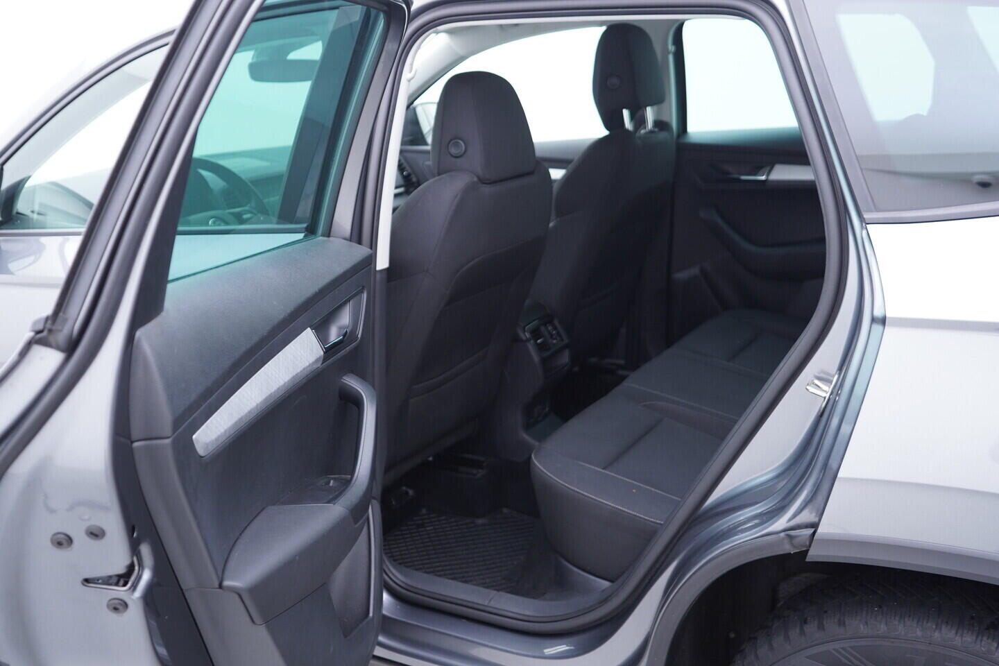 OV190V11287_34.webp_KAROQ Fresh II. 2.0 TDI 110 kW automat, DPH