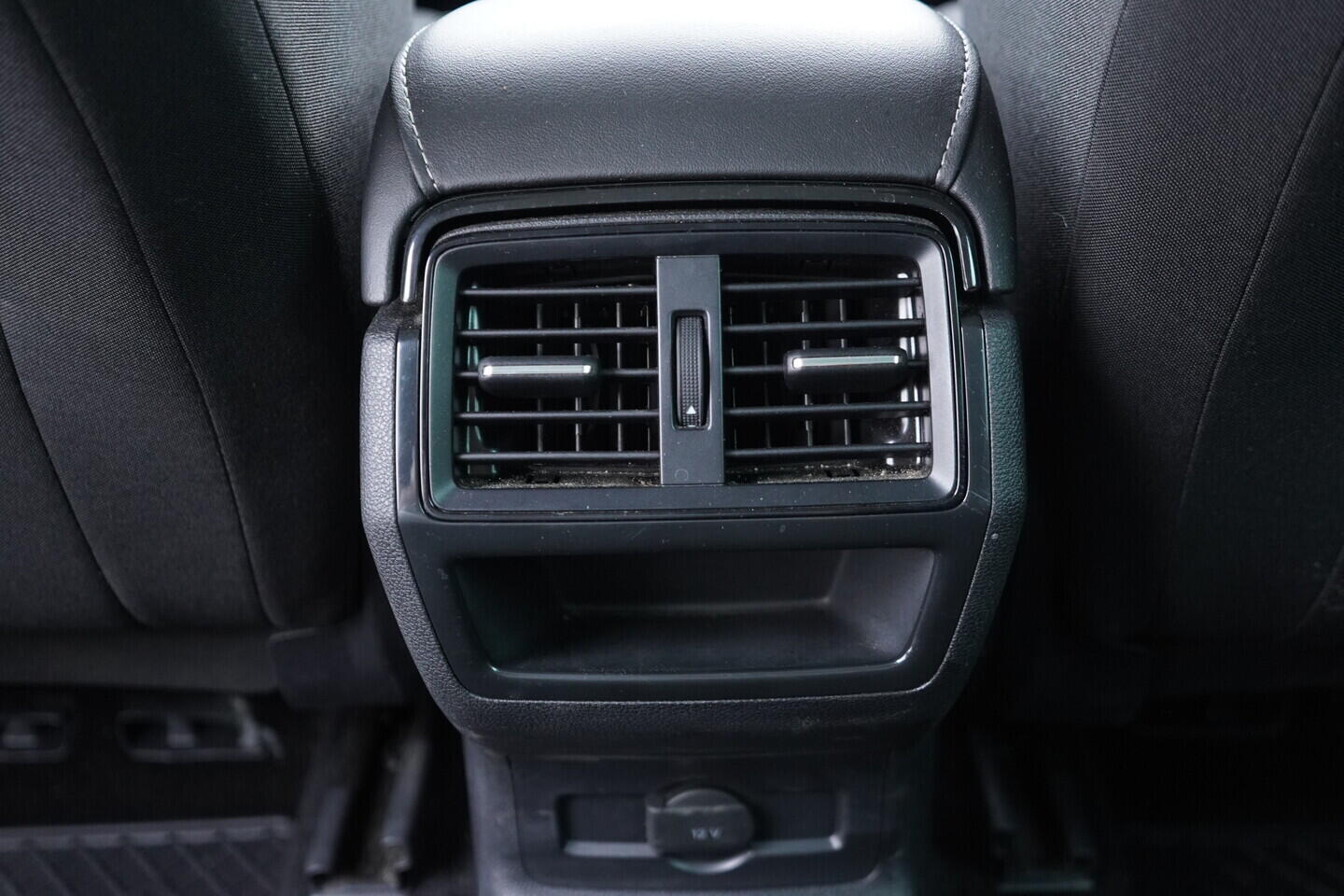 OV190V11287_35.webp_KAROQ Fresh II. 2.0 TDI 110 kW automat, DPH