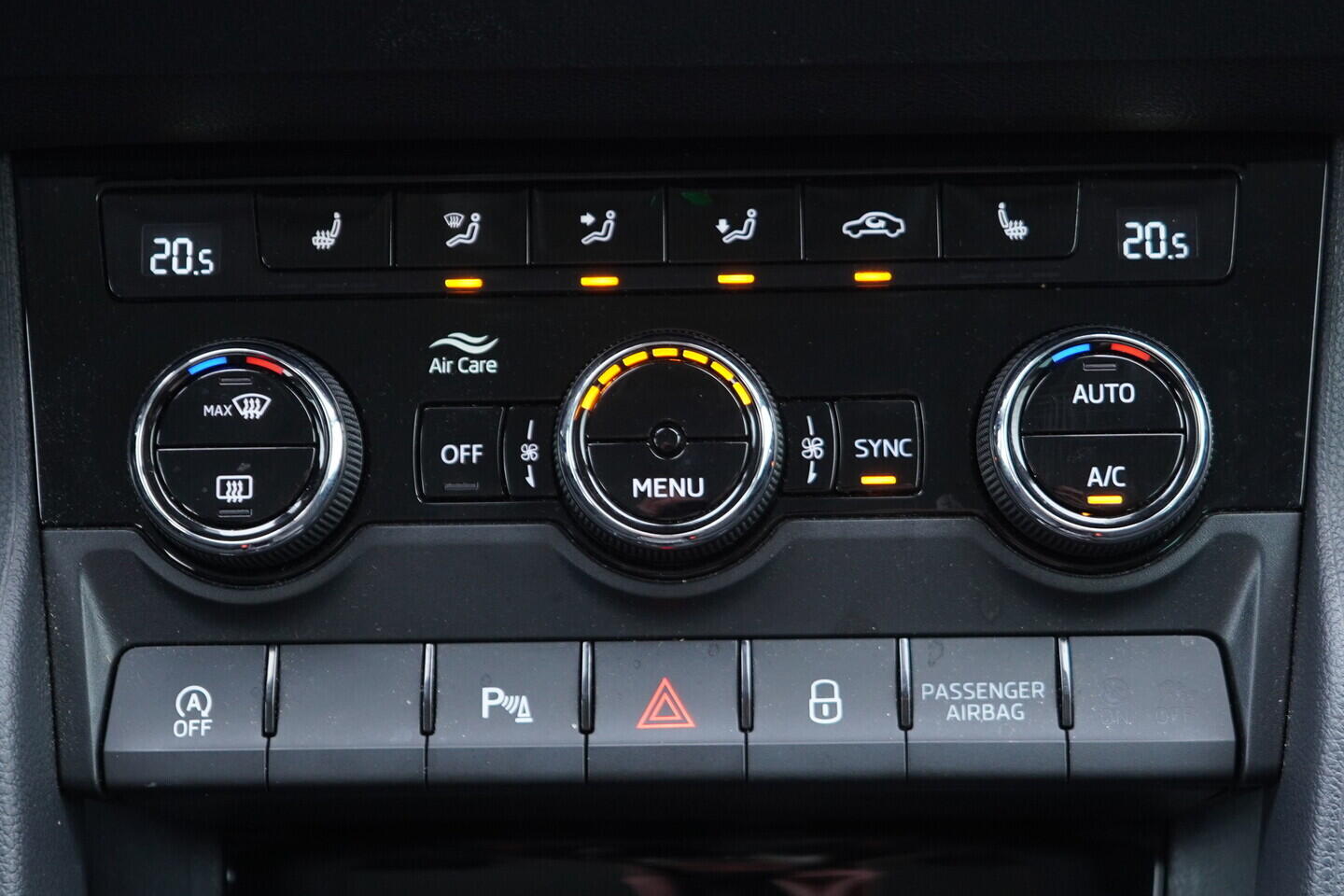 OV190V11288_32.webp_KAROQ Fresh II. 2.0 TDI 110 kW automat, DPH
