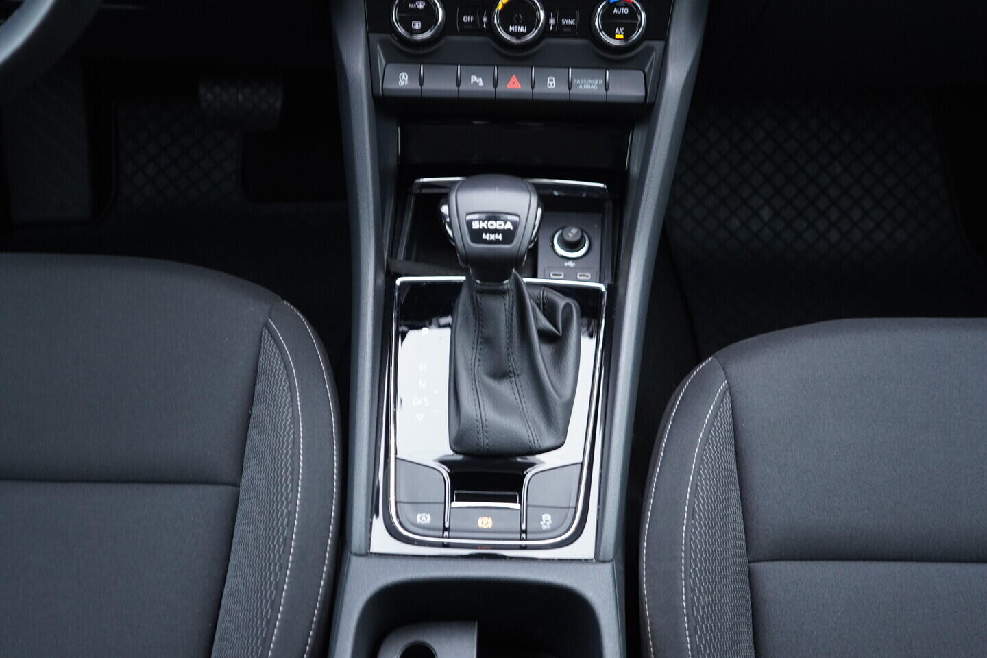 OV190V11289_33.webp_KAROQ Fresh II. 2.0 TDI 110 kW automat, DPH