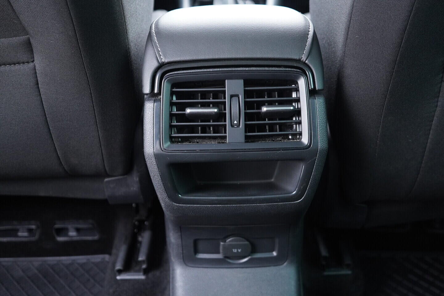 OV190V11289_35.webp_KAROQ Fresh II. 2.0 TDI 110 kW automat, DPH