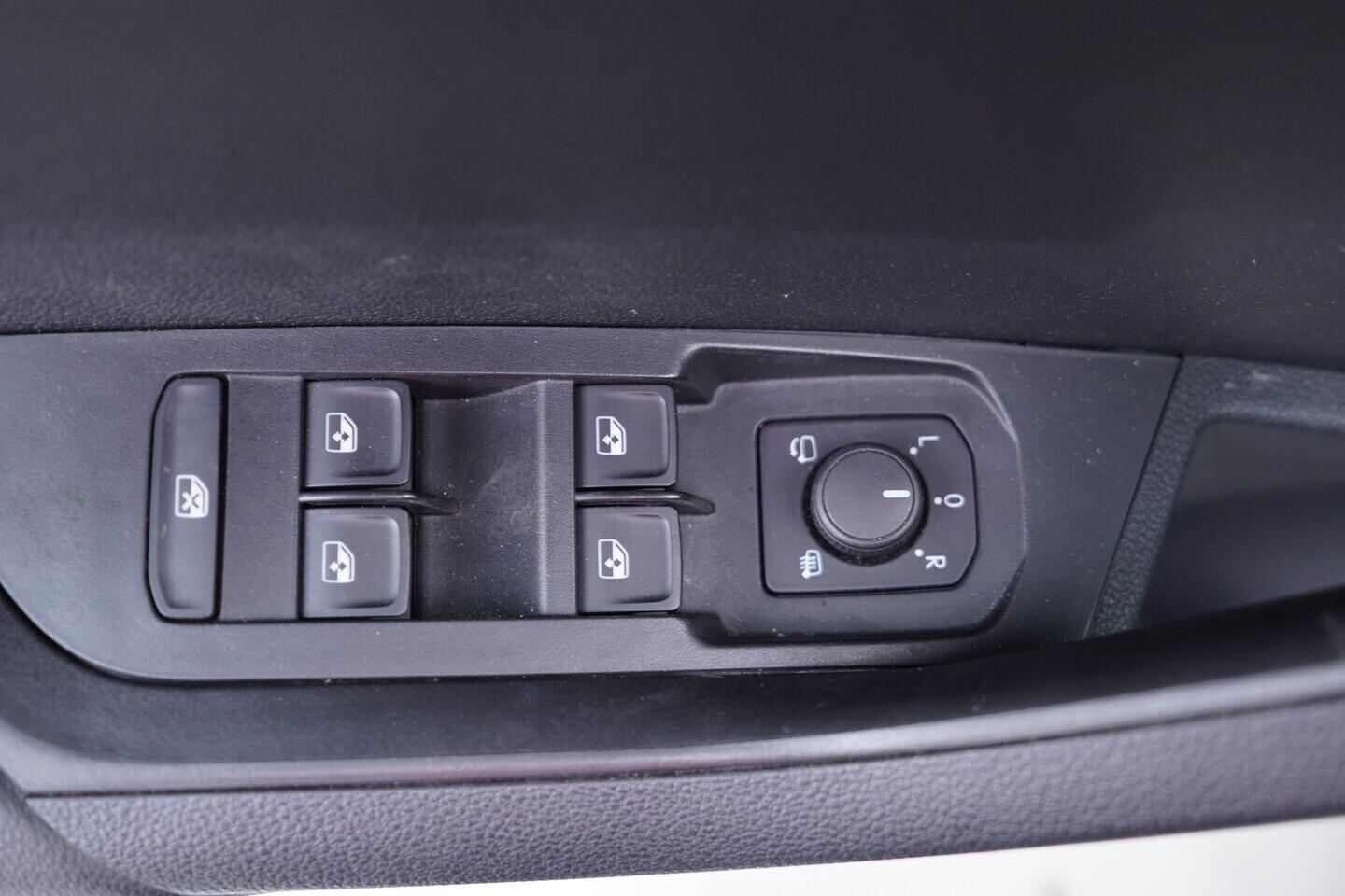 OV190V11291_20.webp_KAROQ Fresh II. 2.0 TDI 110 kW automat, DPH