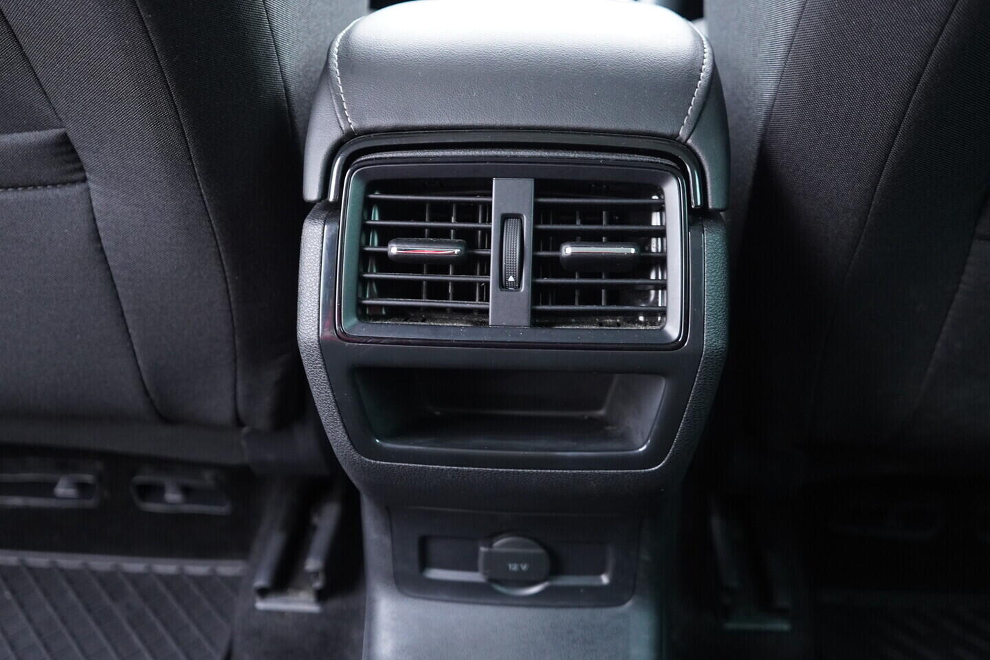 OV190V11291_34.webp_KAROQ Fresh II. 2.0 TDI 110 kW automat, DPH