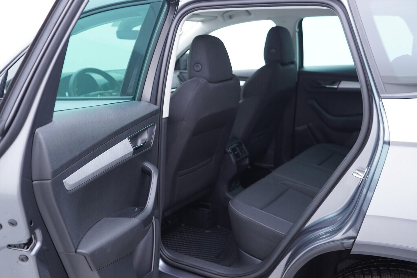 OV190V11292_34.webp_KAROQ Fresh II. 2.0 TDI 110 kW automat, DPH