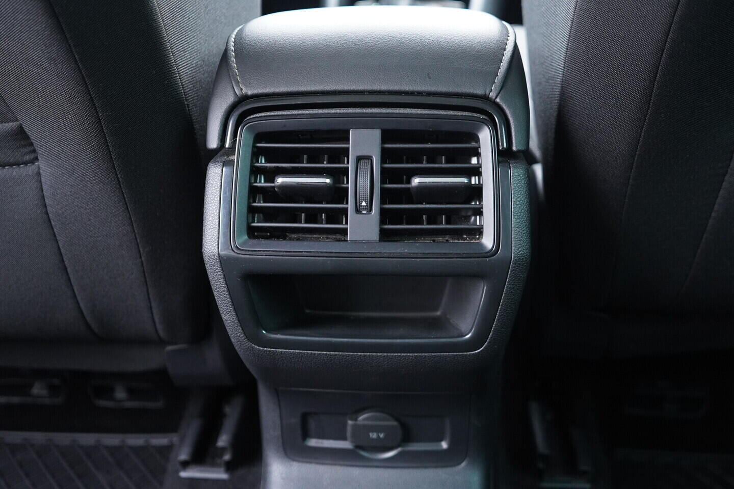 OV190V11292_35.webp_KAROQ Fresh II. 2.0 TDI 110 kW automat, DPH