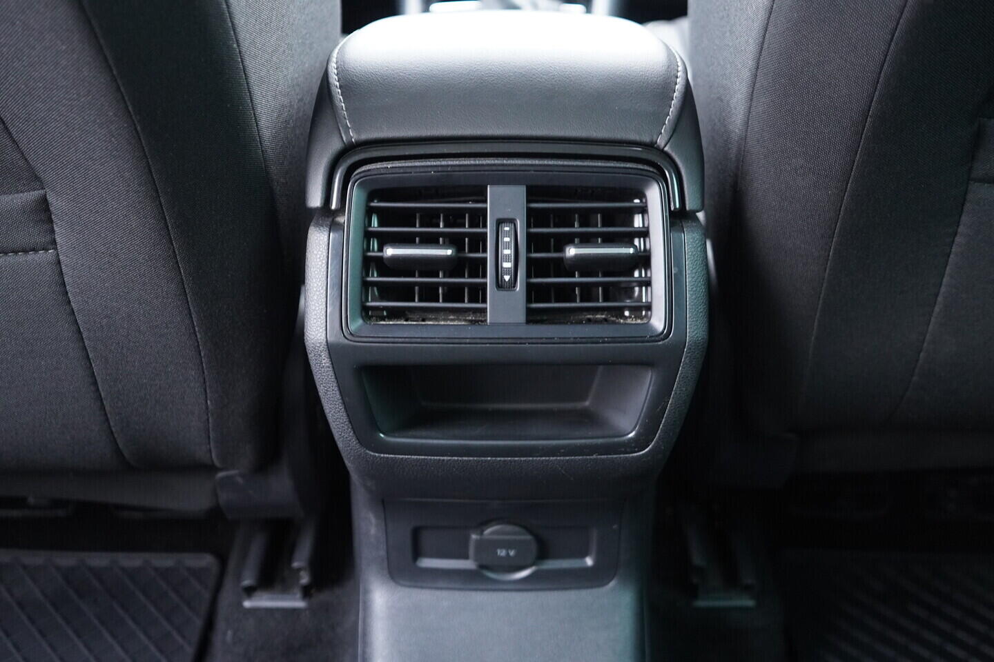 OV190V11293_35.webp_KAROQ Fresh II. 2.0 TDI 110 kW automat, DPH