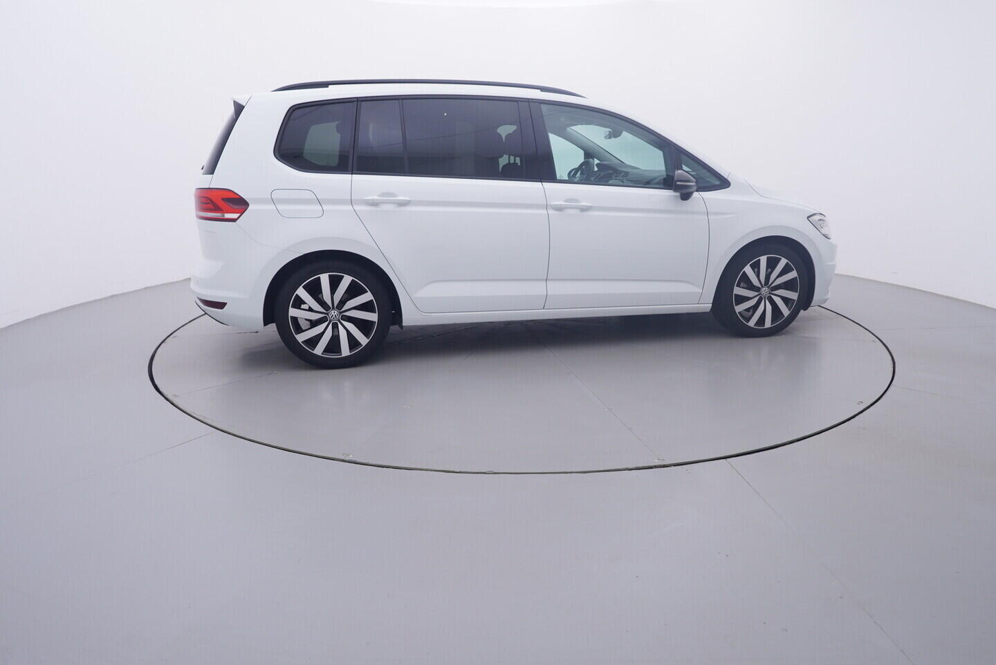 OV190V11300_15.webp_TOURAN Highline 2.0 TDI 110 kW automat, DPH