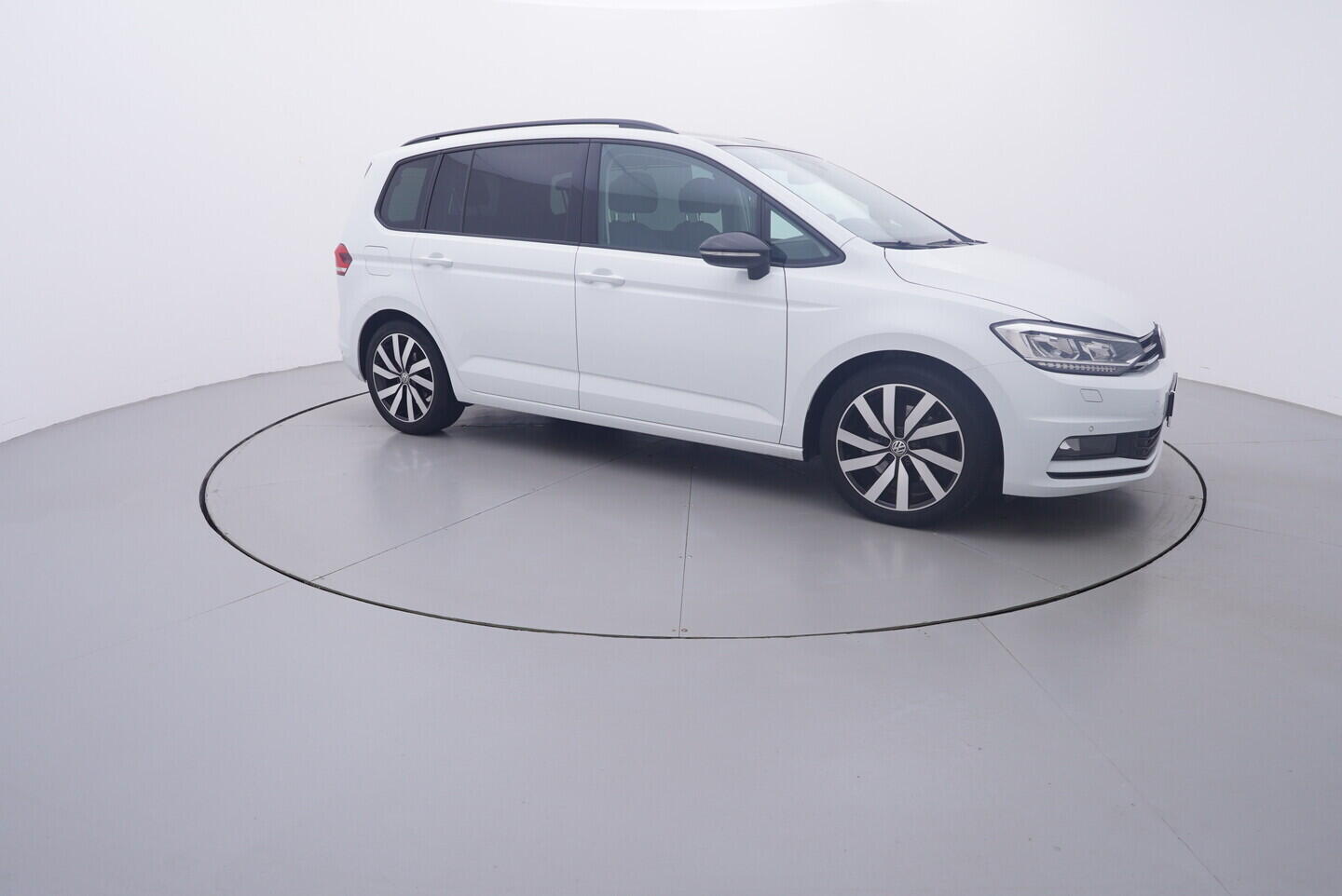 OV190V11300_16.webp_TOURAN Highline 2.0 TDI 110 kW automat, DPH