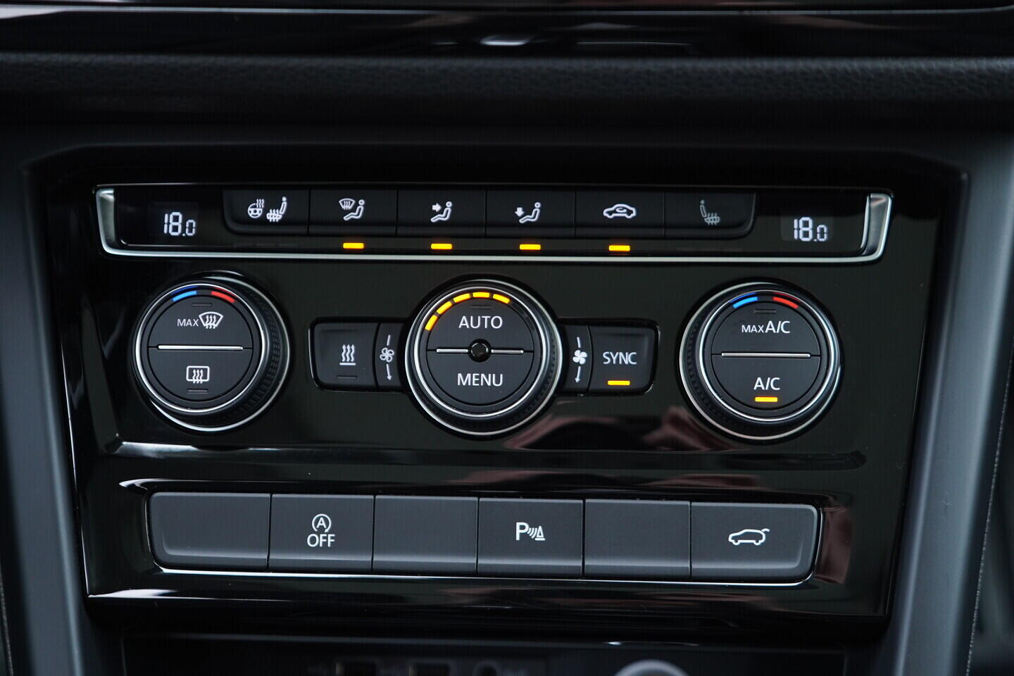 OV190V11300_34.webp_TOURAN Highline 2.0 TDI 110 kW automat, DPH