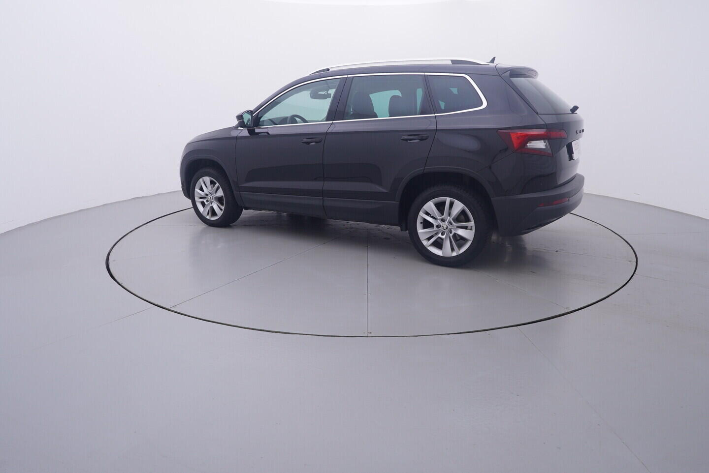 OV190V11301_12.webp_KAROQ Style Plus 1.5 TSI 110 kW automat