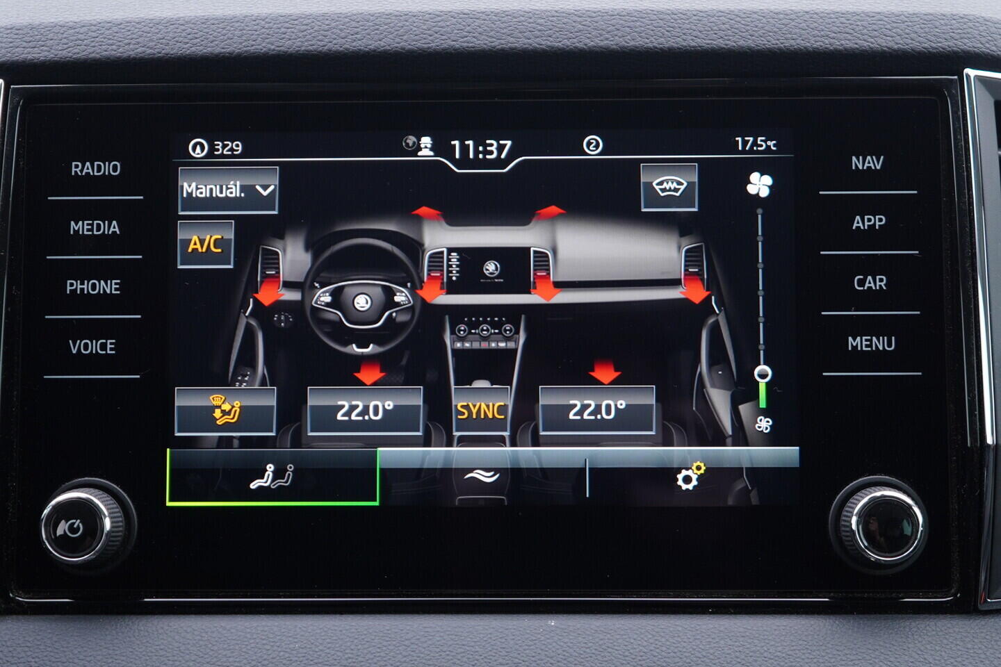 OV190V11301_32.webp_KAROQ Style Plus 1.5 TSI 110 kW automat