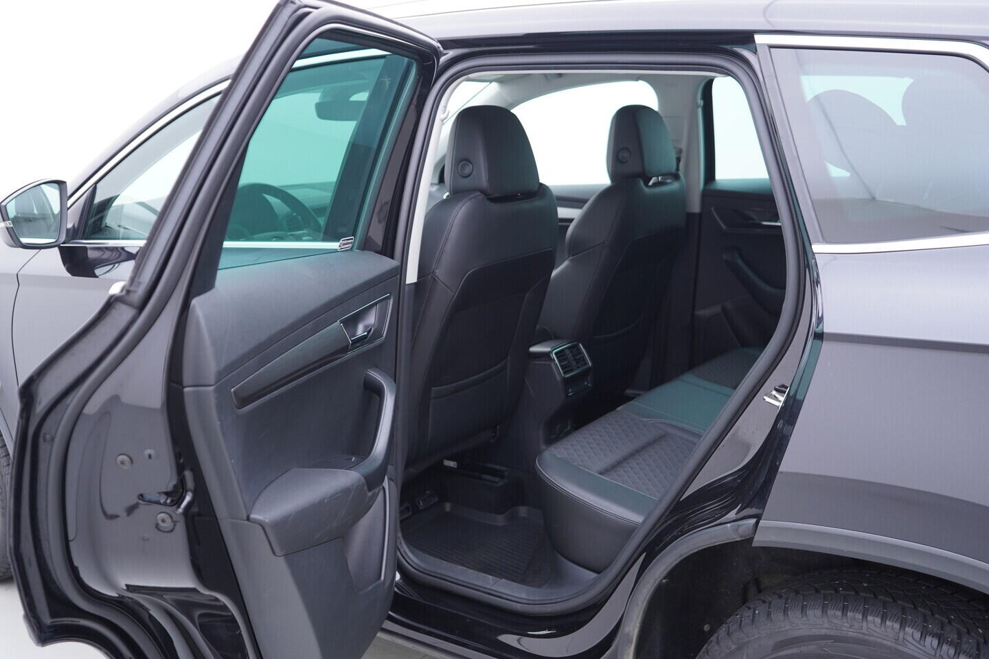 OV190V11301_36.webp_KAROQ Style Plus 1.5 TSI 110 kW automat