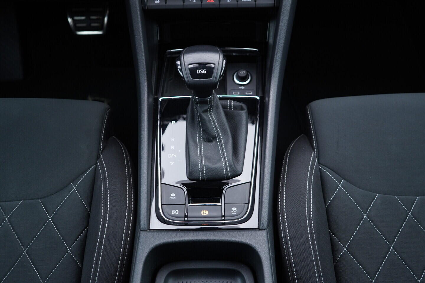 OV190V11309_36.webp_KAROQ SportLine 1.5 TSI 110 kW automat