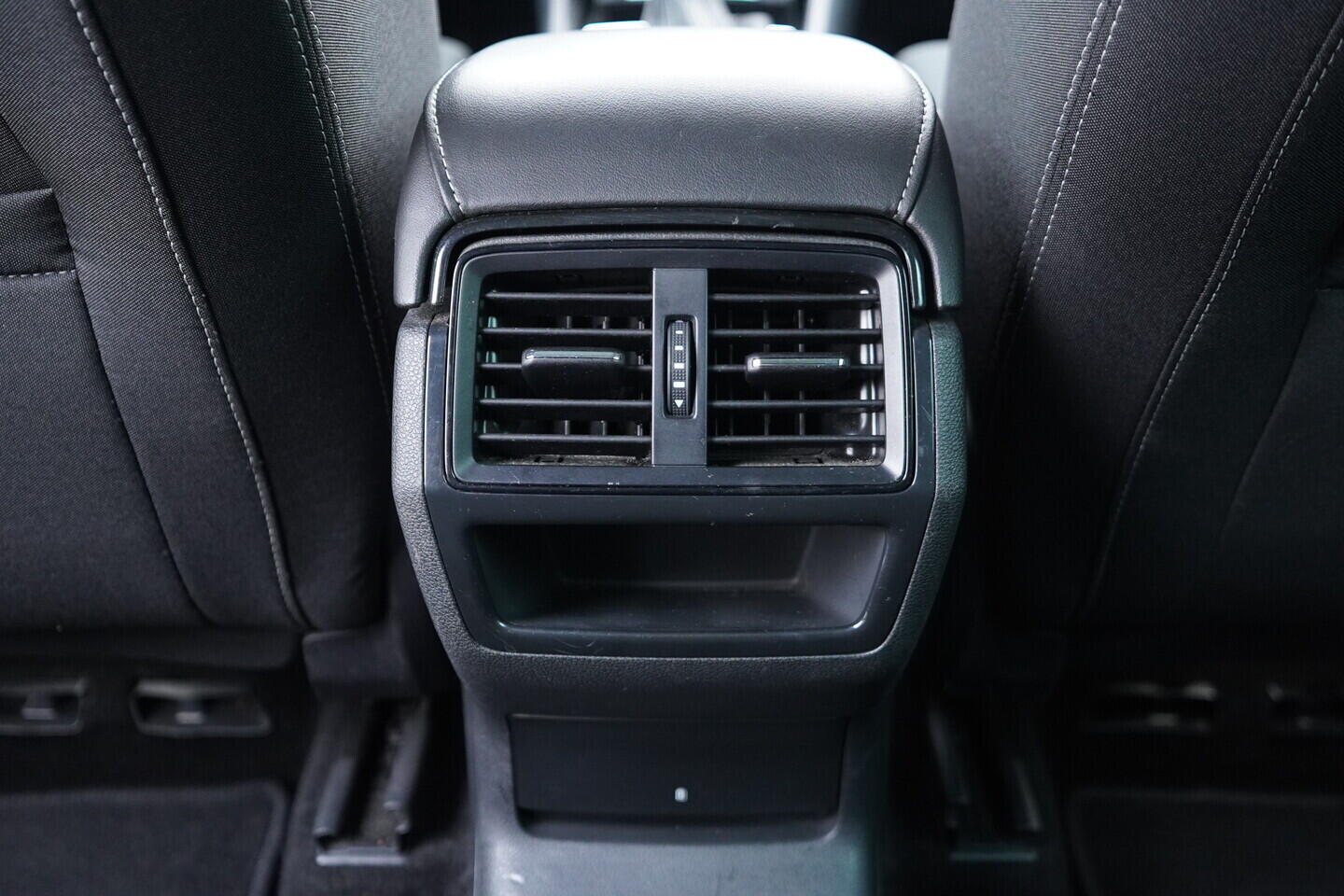OV190V11309_38.webp_KAROQ SportLine 1.5 TSI 110 kW automat