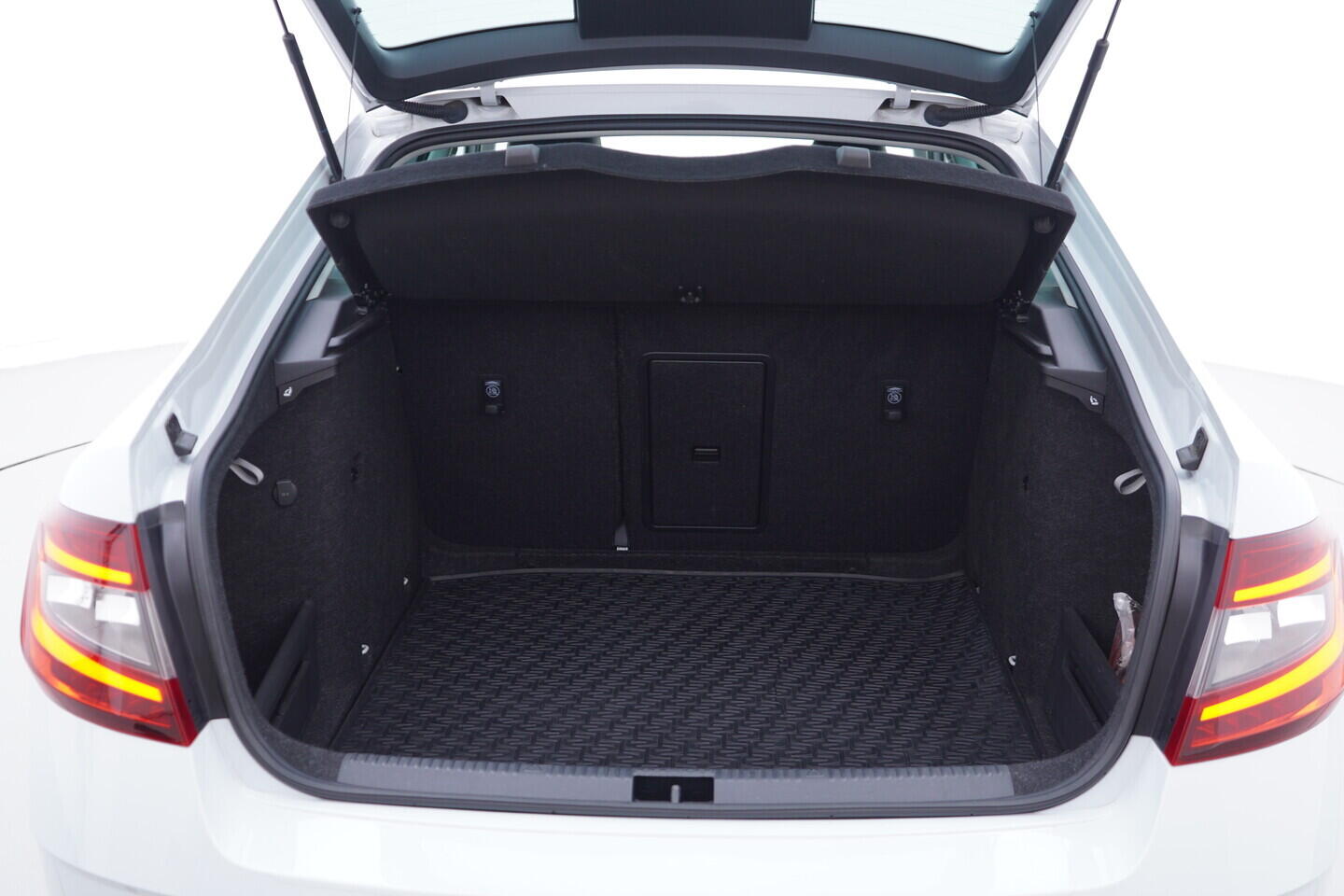 OV190V11313_37.webp_OCTAVIA Style 2.0 TSI 140 kW automat