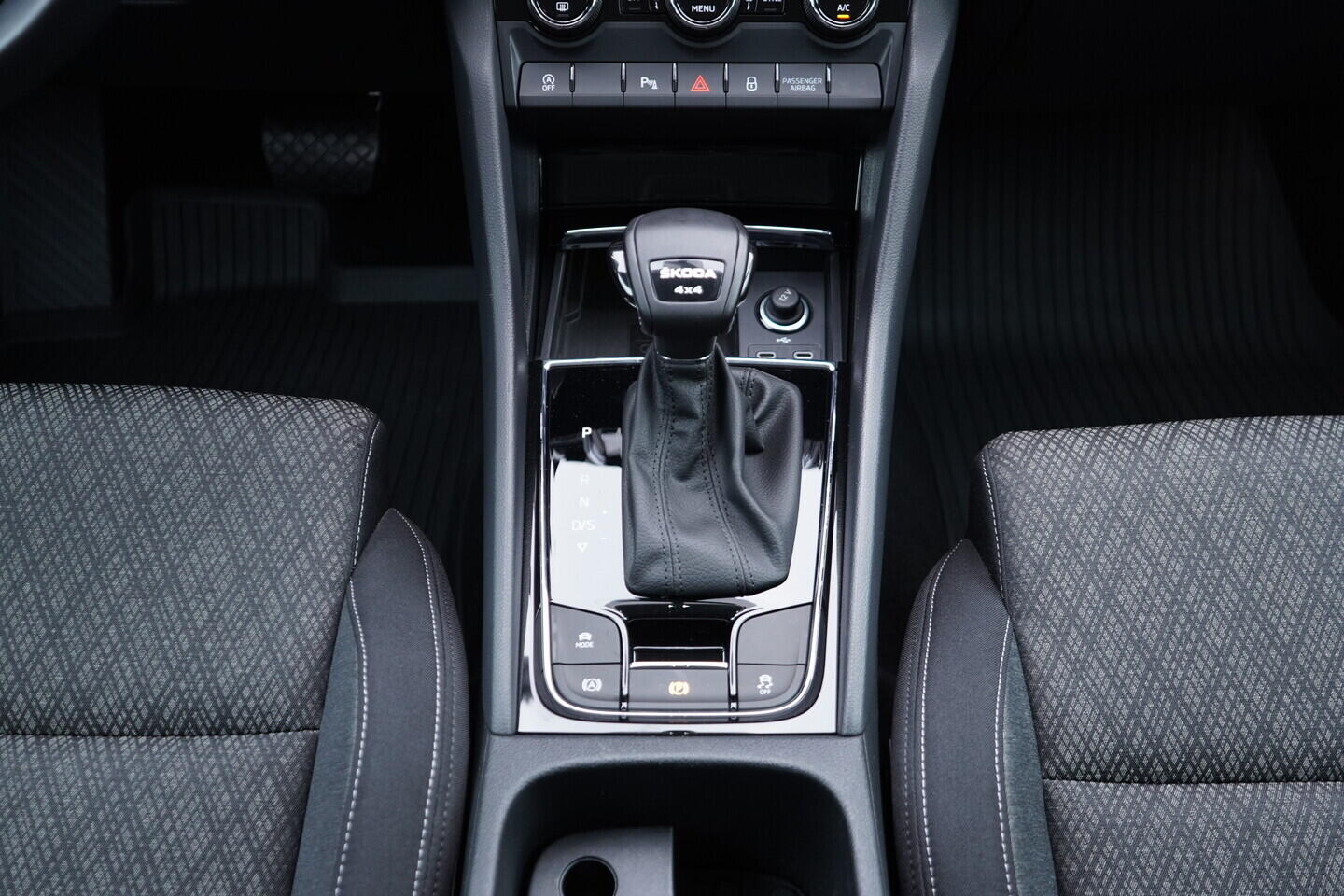 OV190V11318_34.webp_KAROQ Style 2.0 TDI 110 kW automat, DPH