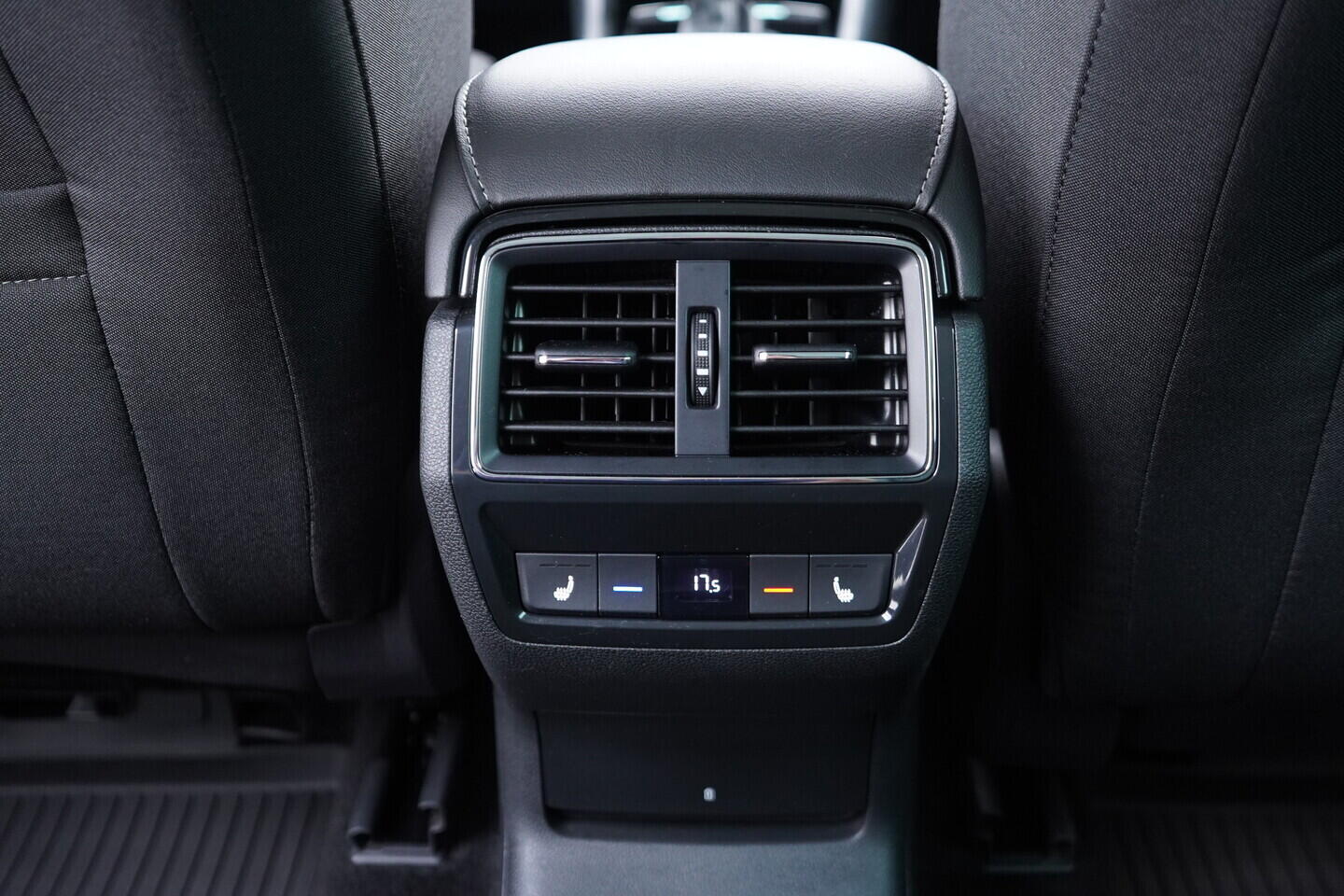OV190V11318_36.webp_KAROQ Style 2.0 TDI 110 kW automat, DPH