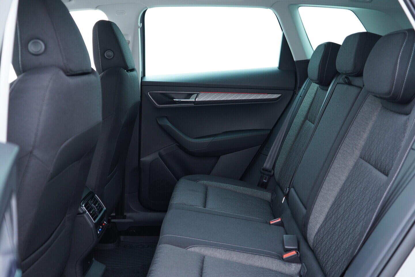 OV190V11318_37.webp_KAROQ Style 2.0 TDI 110 kW automat, DPH